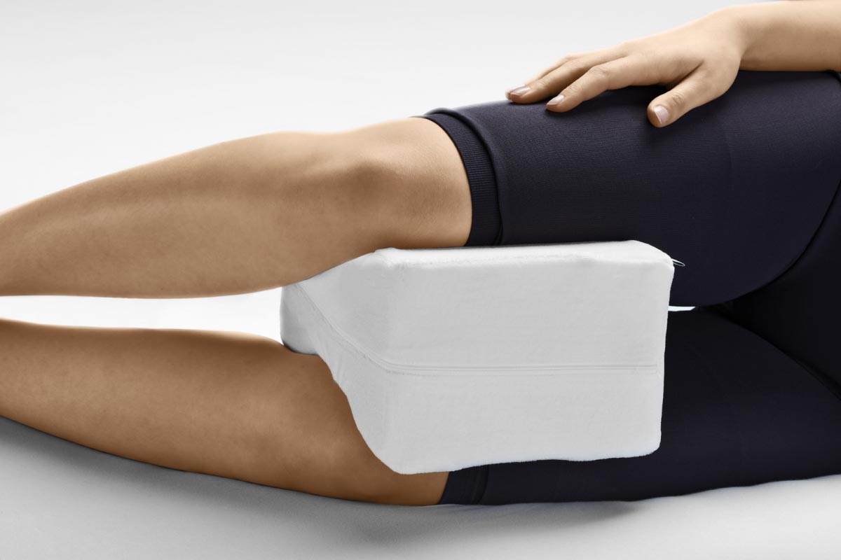 Ортопедическая подушка между ног